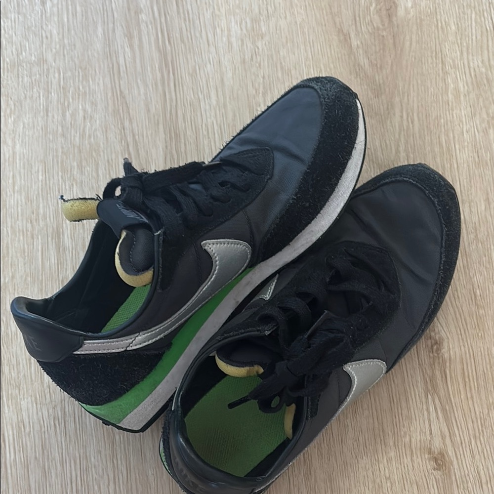Nike Black and Green Sneakers